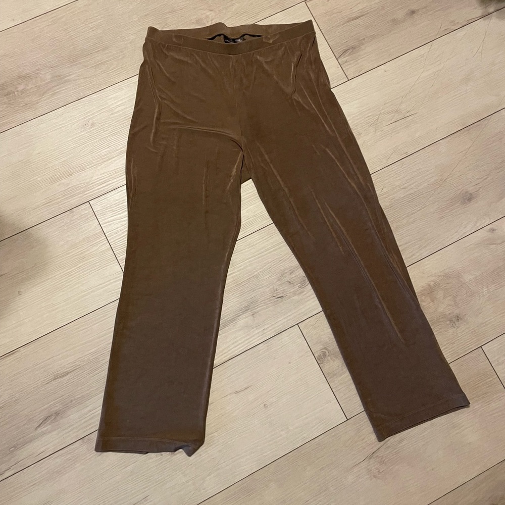 Chico’s Travelers pull on pants size 2R (12/large) in beige